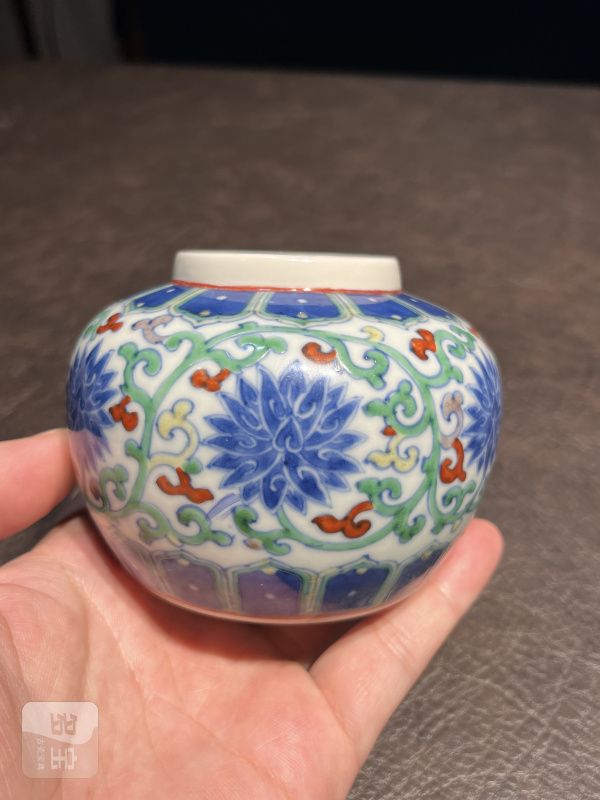 清康熙 斗彩缠枝莲纹小罐 - 图6